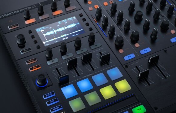 Native Instruments Traktor Kontrol S8